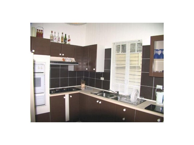 61 Wynnum Road, Norman Park QLD 4170