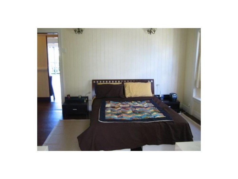 9 Phillip Street, Hawthorne QLD 4171