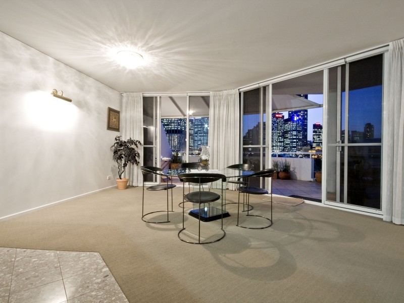 16 Bright Street, Kangaroo Point QLD 4169
