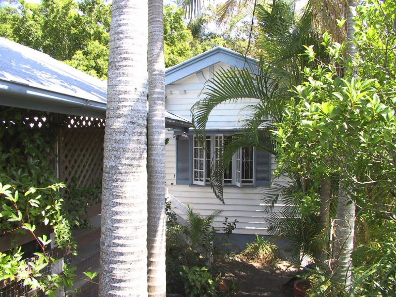 10 Eighth Avenue, Coorparoo QLD 4151