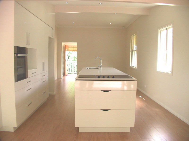 16 FLOWER STREET, Woolloongabba QLD 4102