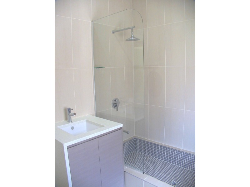 16 FLOWER STREET, Woolloongabba QLD 4102