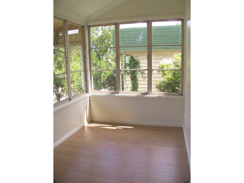 16 FLOWER STREET, Woolloongabba QLD 4102