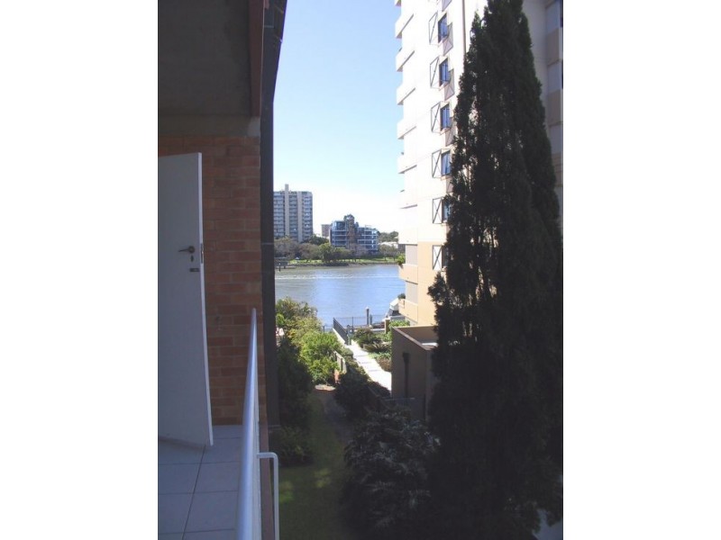24/64 THORN STREET, Kangaroo Point QLD 4169