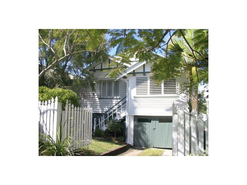 9 HOWARD STREET, Coorparoo QLD 4151