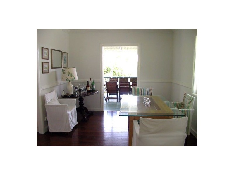 9 HOWARD STREET, Coorparoo QLD 4151