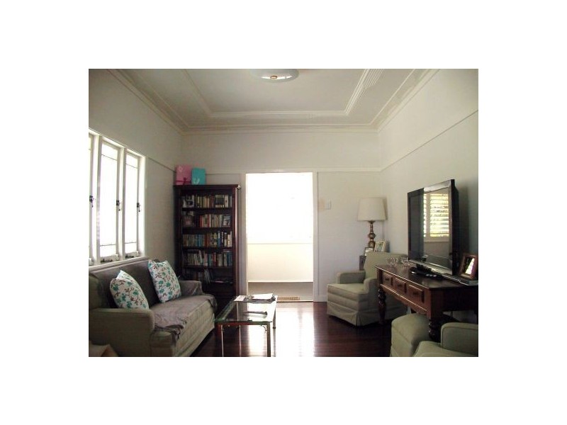 9 HOWARD STREET, Coorparoo QLD 4151