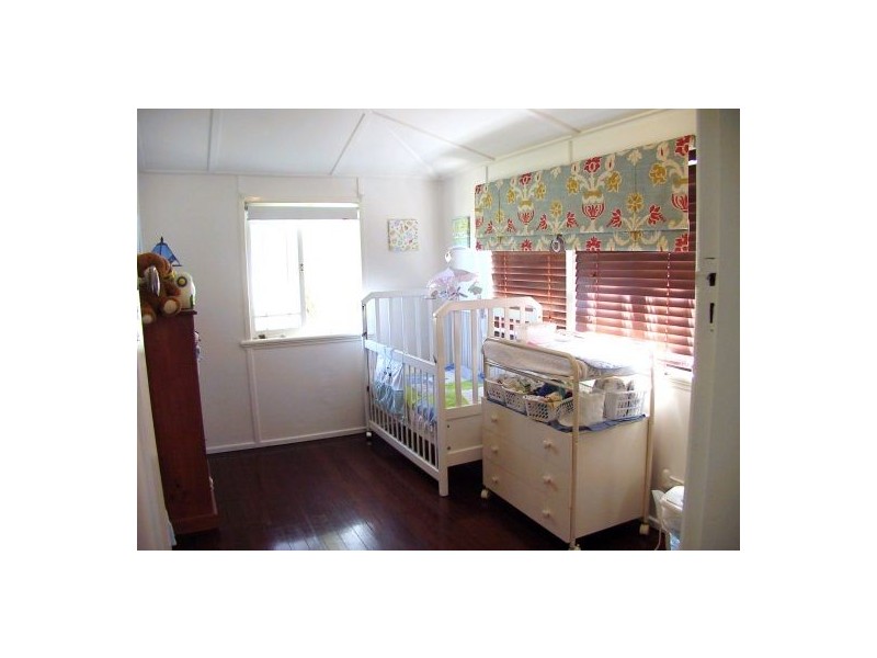 9 HOWARD STREET, Coorparoo QLD 4151