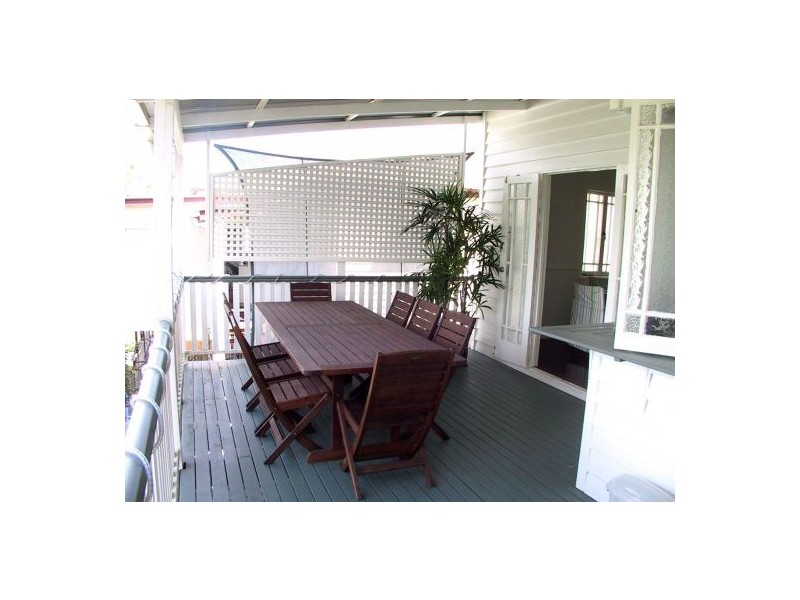 9 HOWARD STREET, Coorparoo QLD 4151