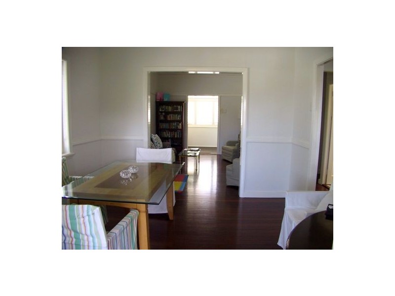 9 HOWARD STREET, Coorparoo QLD 4151