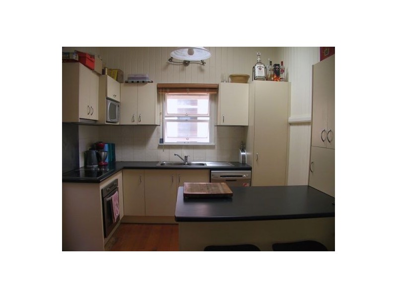 143 MacCrossan Avenue, Norman Park QLD 4170