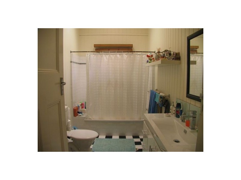 143 MacCrossan Avenue, Norman Park QLD 4170