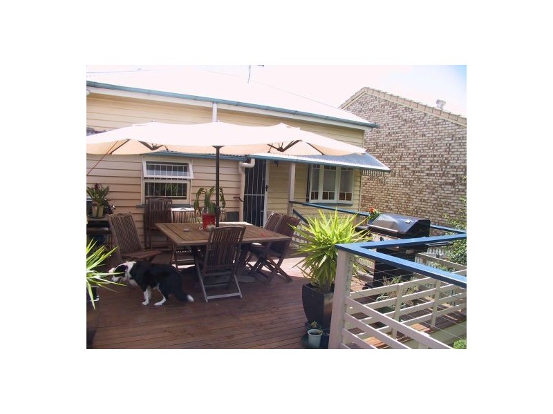 143 MacCrossan Avenue, Norman Park QLD 4170