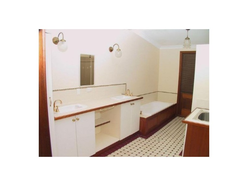 40 CLARENDON STREET, East Brisbane QLD 4169