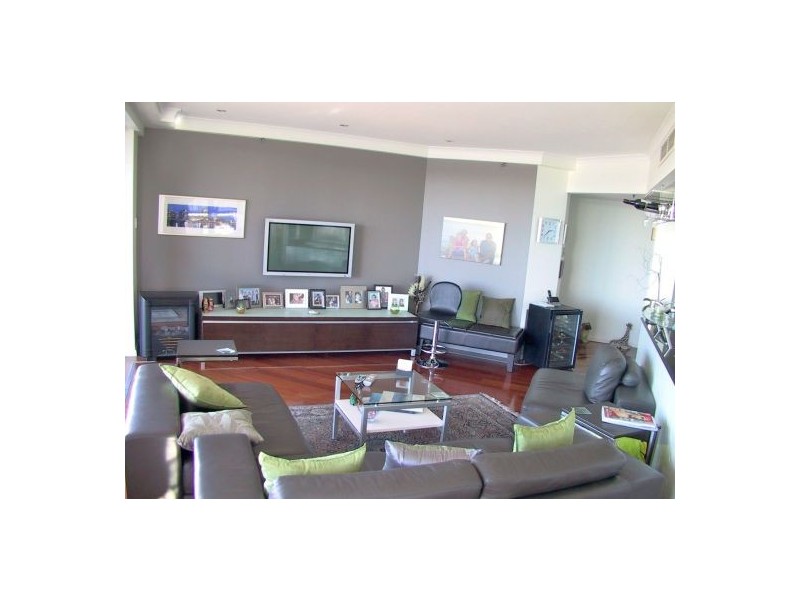 55 DARRAGH STREET, Kangaroo Point QLD 4169