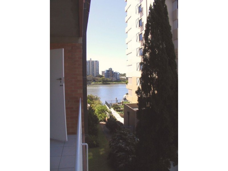 24/64 THORN STREET, Kangaroo Point QLD 4169