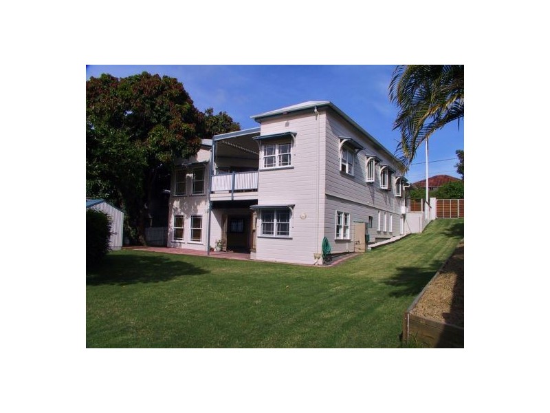 100 PHILIP STREET, Hawthorne QLD 4171