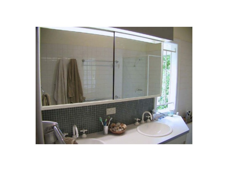 26 CLARENDON STREET, East Brisbane QLD 4169