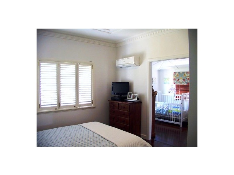 09 HOWARD STREET, Coorparoo QLD 4151