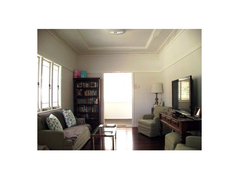 09 HOWARD STREET, Coorparoo QLD 4151