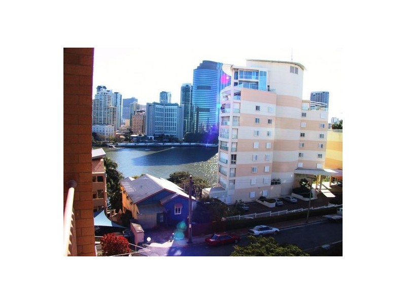 1/23. QUINTON, Kangaroo Point QLD 4169