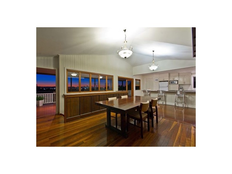 77 City View Rd, Camp Hill QLD 4152