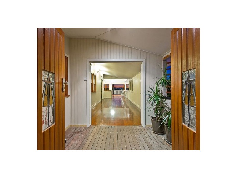 77 City View Rd, Camp Hill QLD 4152