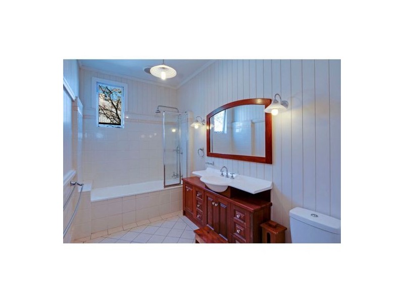 77 City View Rd, Camp Hill QLD 4152