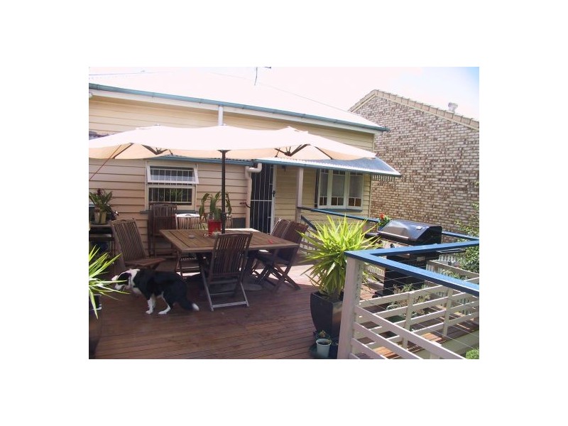 .143 Macrossan Avenue, Norman Park QLD 4170