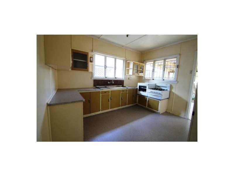 24 Norman Avenue, Norman Park QLD 4170