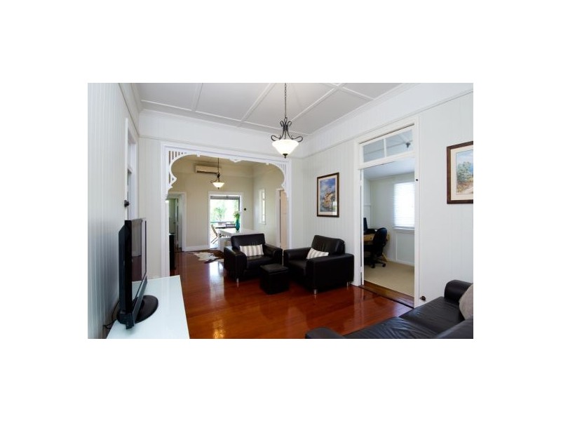 104 Macrossan Avenue, Norman Park QLD 4170