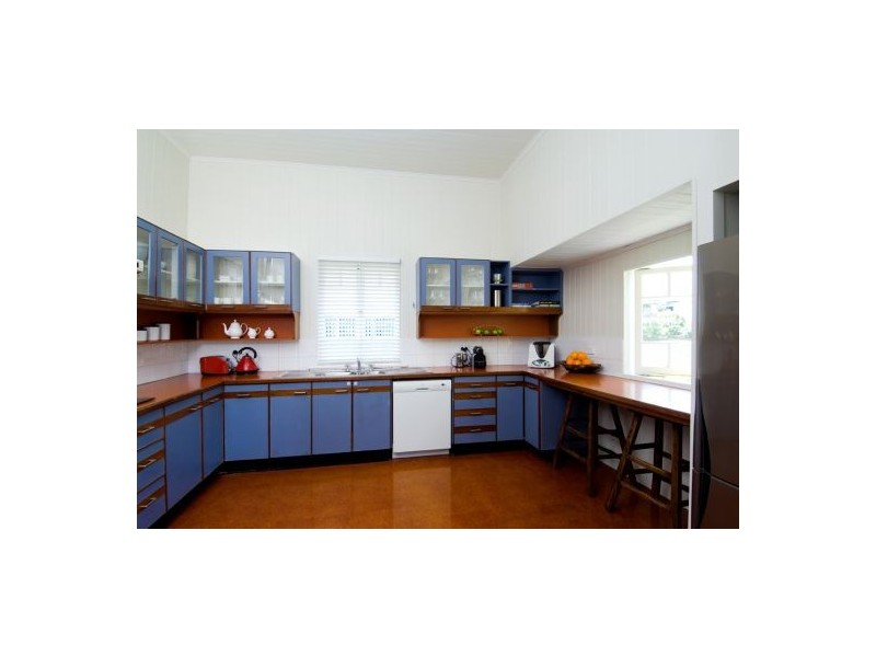 104 Macrossan Avenue, Norman Park QLD 4170