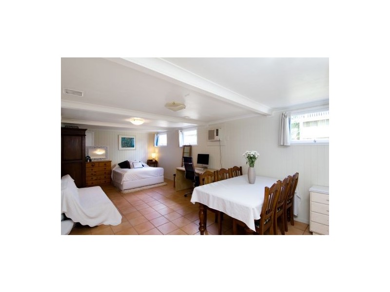 104 Macrossan Avenue, Norman Park QLD 4170