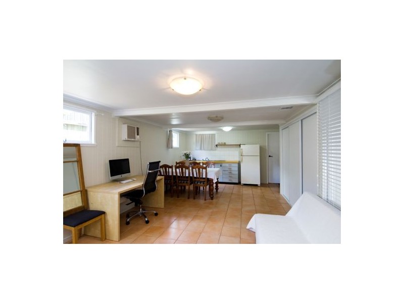 104 Macrossan Avenue, Norman Park QLD 4170