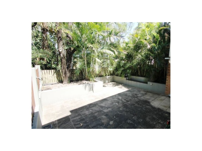 2/70 Jellico Street, Coorparoo QLD 4151