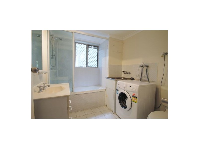 2/70 Jellico Street, Coorparoo QLD 4151