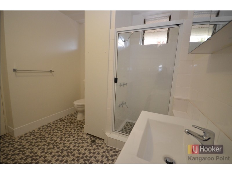 2/64 Thorn Street, Kangaroo Point QLD 4169