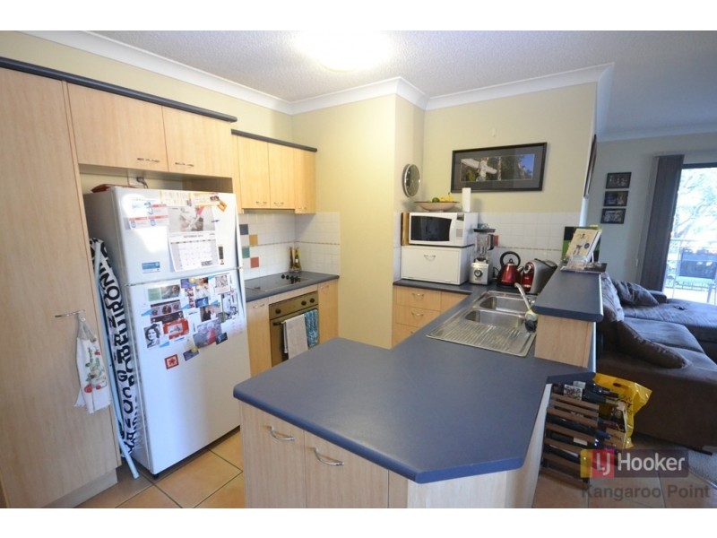 2/29 Bell Street, Kangaroo Point QLD 4169