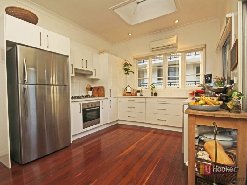 11 Eskgrove Street, East Brisbane QLD 4169