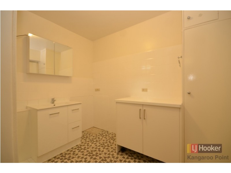 2/64 Thorn Street, Kangaroo Point QLD 4169