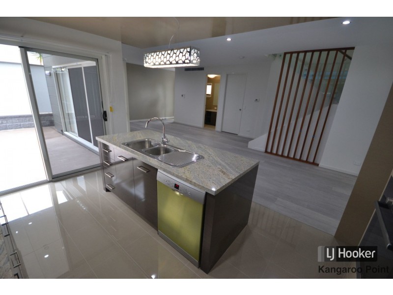 16 Llewellyn Street, Kangaroo Point QLD 4169