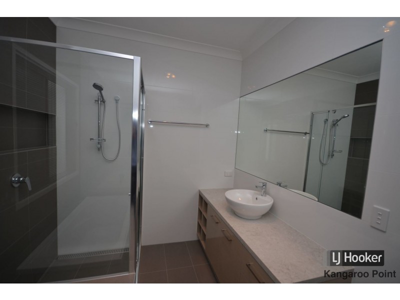 16 Llewellyn Street, Kangaroo Point QLD 4169