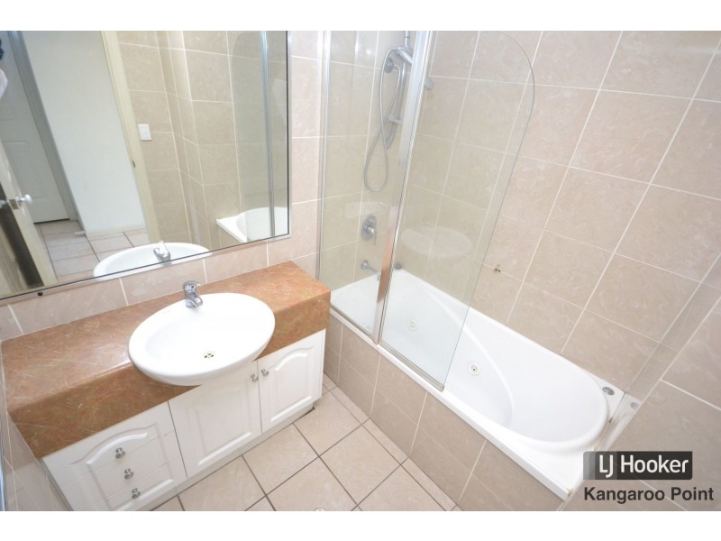 12/240 Wellington Road, Kangaroo Point QLD 4169