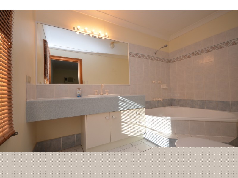 40 Roseglen Street, Greenslopes QLD 4120