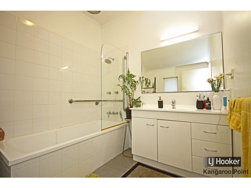 11 Eskgrove Street, East Brisbane QLD 4169