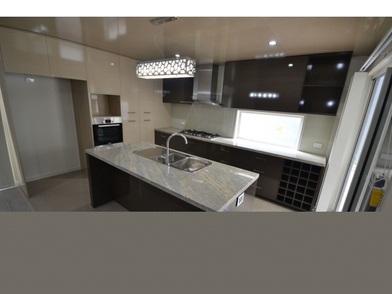 16 Llewellyn Street, Kangaroo Point QLD 4169