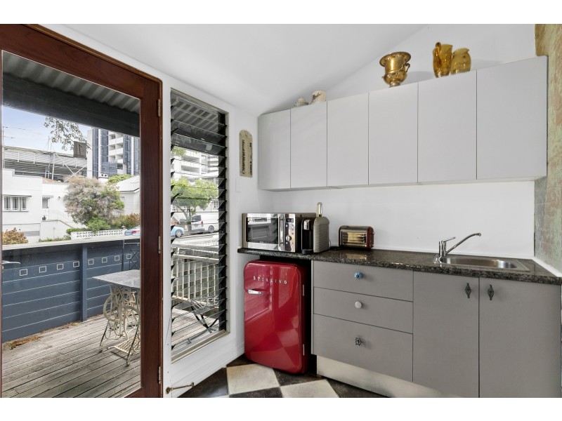 82 Linton Street, Kangaroo Point QLD 4169