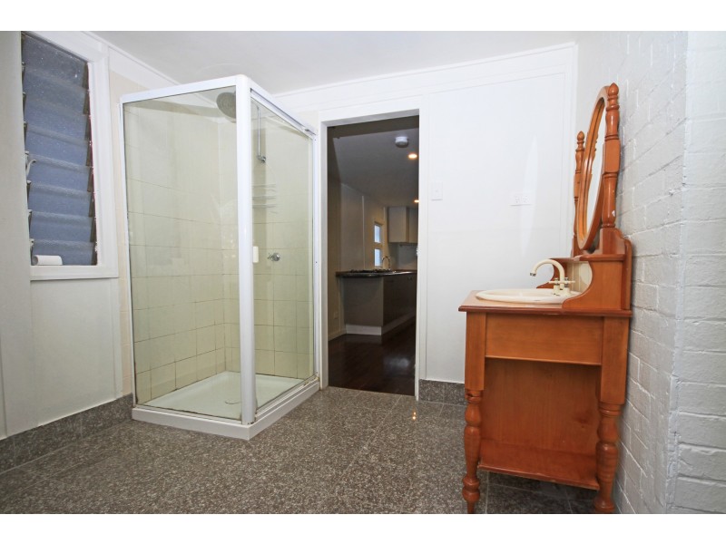 82 Linton Street, Kangaroo Point QLD 4169