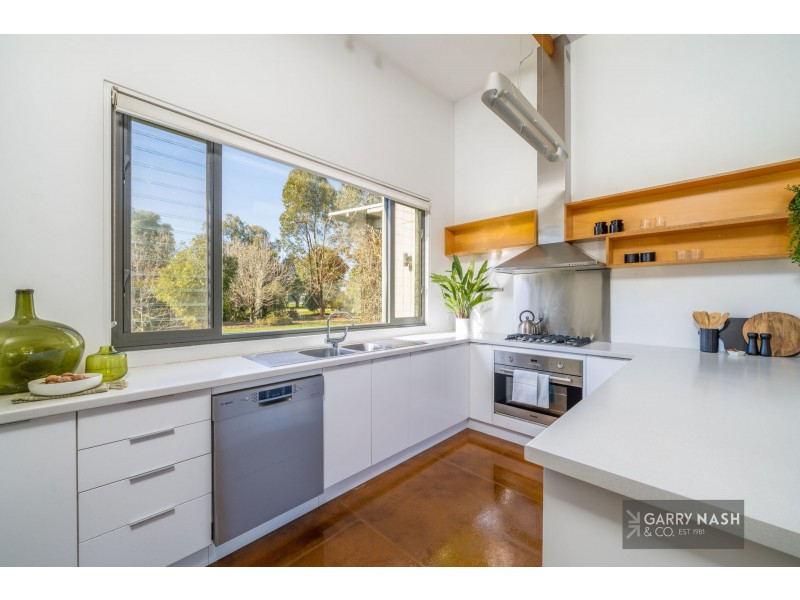 21 Johnson Street, Oxley VIC 3678