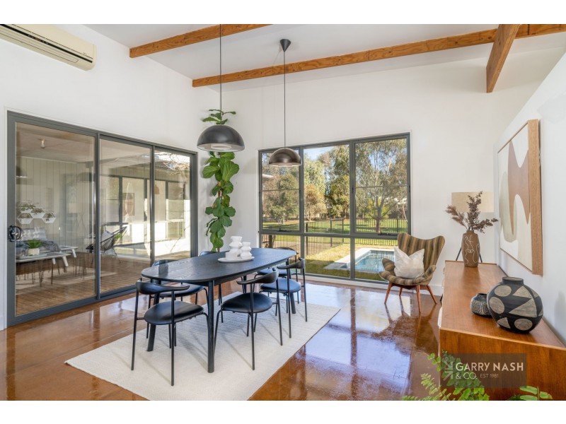 21 Johnson Street, Oxley VIC 3678